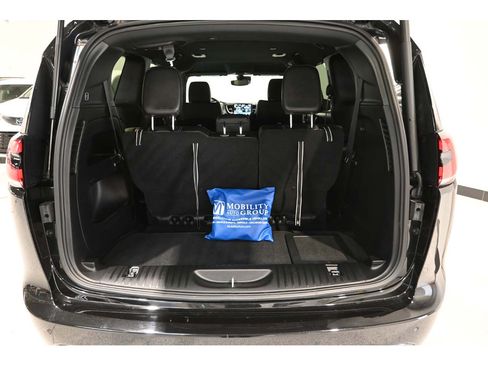 Used 2023 Chrysler Pacifica Touring-L w/ S Appearance Package FWD image 26