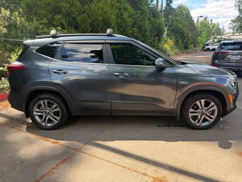Used 2021 Kia Seltos S AWD/4WD image 2