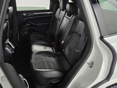 Used 2018 Porsche Cayenne Platinum Edition image 26