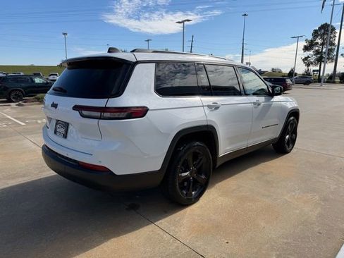 Used 2023 Jeep Grand Cherokee L Laredo image 5