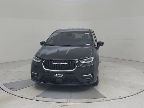 New 2026 Chrysler Pacifica Select image 5