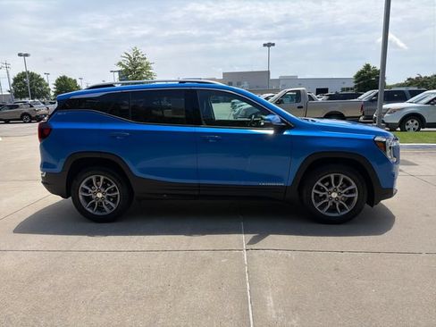 Used 2024 GMC Terrain SLT FWD image 5