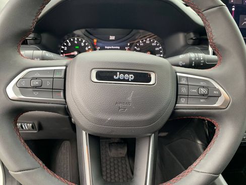 Used 2025 Jeep Compass Trailhawk AWD/4WD image 27