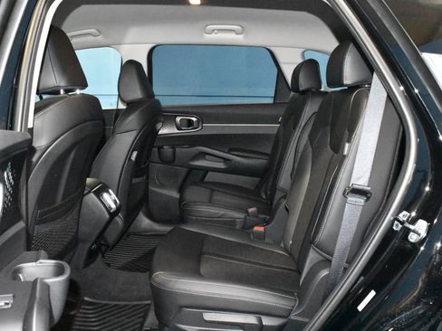 Used 2025 Kia Sorento EX FWD image 24