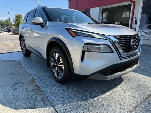 Used 2023 Nissan Rogue SV FWD image 14