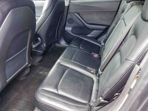 Used 2021 Tesla Model Y Long Range image 16