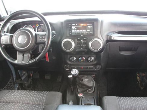 Used 2012 Jeep Wrangler Unlimited Rubicon w/ Dual Top Group AWD/4WD image 22