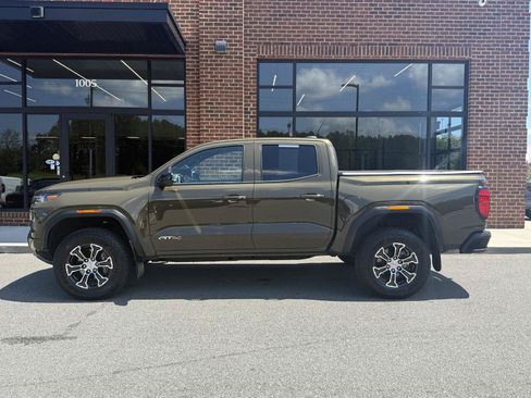 Used 2025 GMC Canyon AT4 AWD/4WD image 3