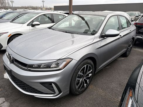 New 2026 Volkswagen Jetta SE image 4