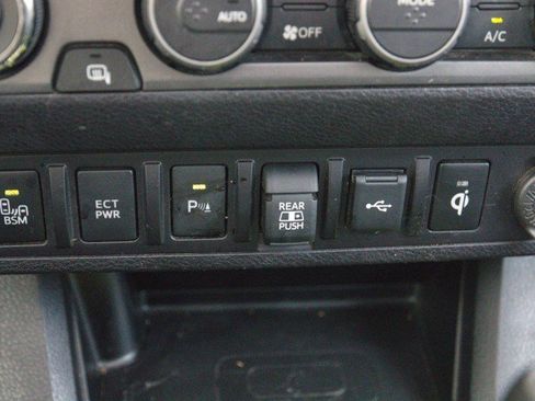 Used 2023 Toyota Tacoma TRD Off-Road w/ TRD Premium Off Road Package AWD/4WD image 26