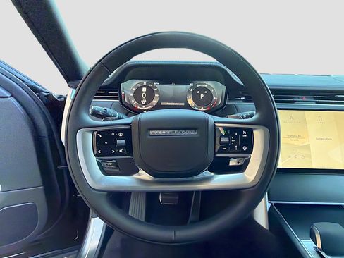 New 2025 Land Rover Range Rover Long Wheelbase SE image 40