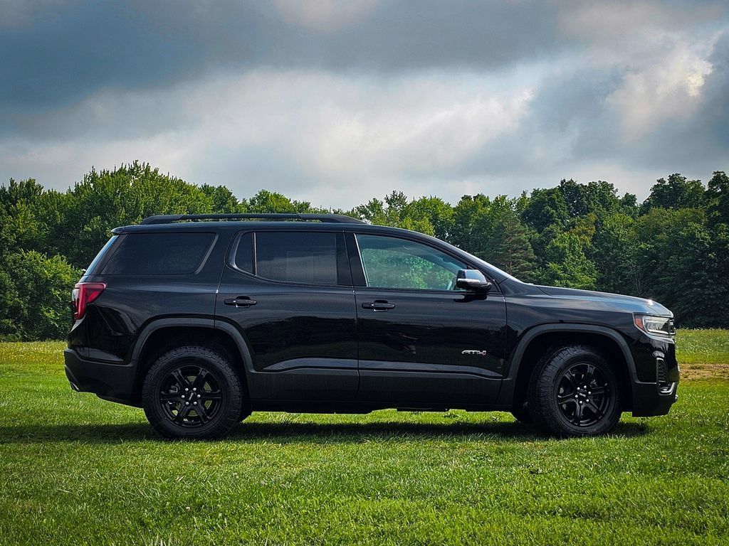 Used 2023 GMC Acadia AT4 w/ Technology Package AWD/4WD image 3