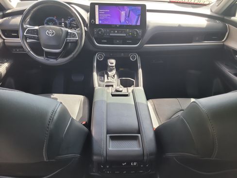 Used 2024 Toyota Grand Highlander AWD image 17