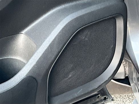 Used 2024 Nissan Titan SV w/ SV Convenience Package image 18