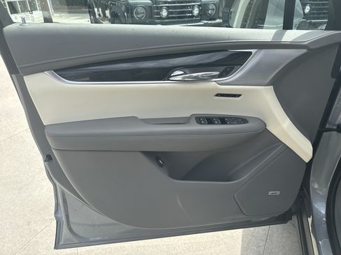 Used 2023 Cadillac XT6 Premium Luxury AWD/4WD image 15