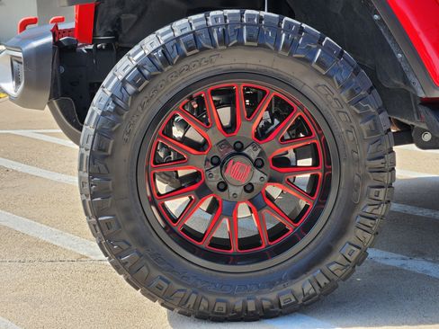 Used 2023 Jeep Gladiator Sport image 11