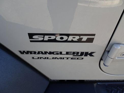 Used 2018 Jeep Wrangler Unlimited Sport S image 36