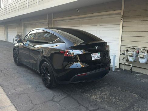 Used 2021 Tesla Model Y Long Range AWD/4WD image 8