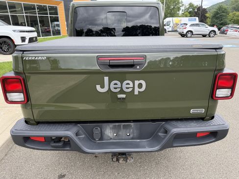 Used 2021 Jeep Gladiator Overland AWD/4WD image 6