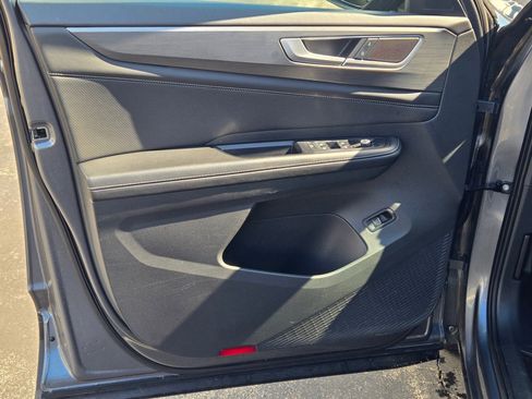 Used 2025 Volkswagen Atlas Cross Sport SE image 20