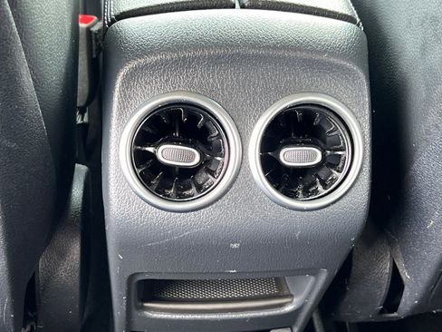Used 2022 Mercedes-Benz GLB 250 image 17