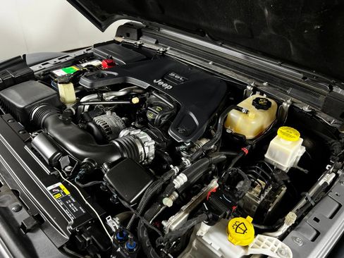 Used 2020 Jeep Gladiator Rubicon AWD/4WD image 11