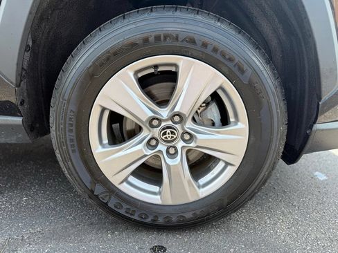 Used 2024 Toyota RAV4 XLE AWD/4WD image 9