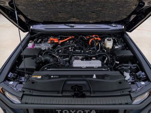 Used 2025 Toyota Land Cruiser image 69