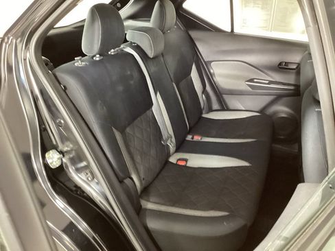 Used 2018 Nissan Kicks SV FWD image 32