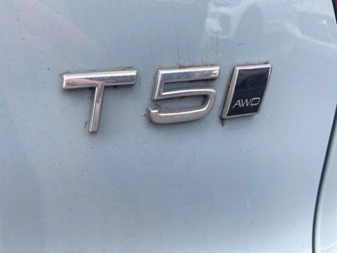 Used 2019 Volvo XC40 T5 Momentum AWD/4WD image 9