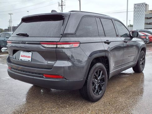 Used 2025 Jeep Grand Cherokee Altitude AWD/4WD image 24