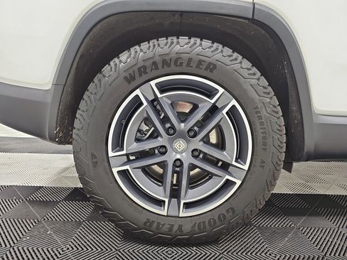 Used 2025 Rivian R1S Adventure image 12