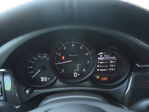 Certified 2026 Porsche Macan Turbo AWD/4WD image 17