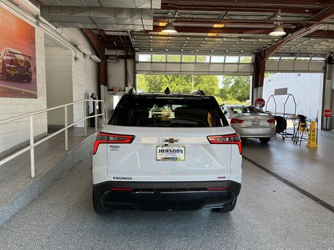 New 2026 Chevrolet Equinox RS w/ Convenience Package III FWD image 7