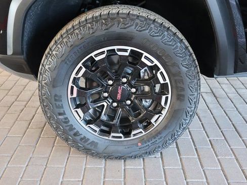 New 2026 GMC Canyon AT4 AWD/4WD image 9