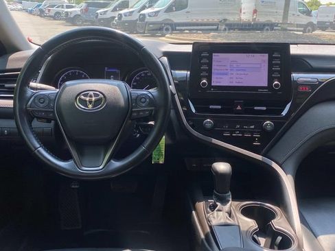 Used 2021 Toyota Camry SE FWD image 8