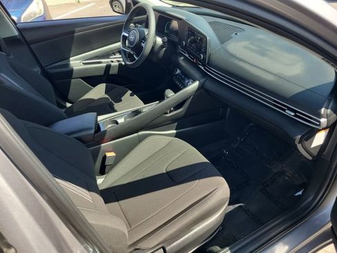 Used 2025 Hyundai Elantra Hybrid FWD image 19
