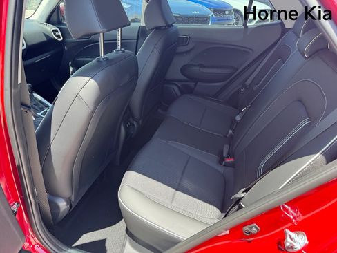 Used 2025 Hyundai Venue Limited FWD image 11