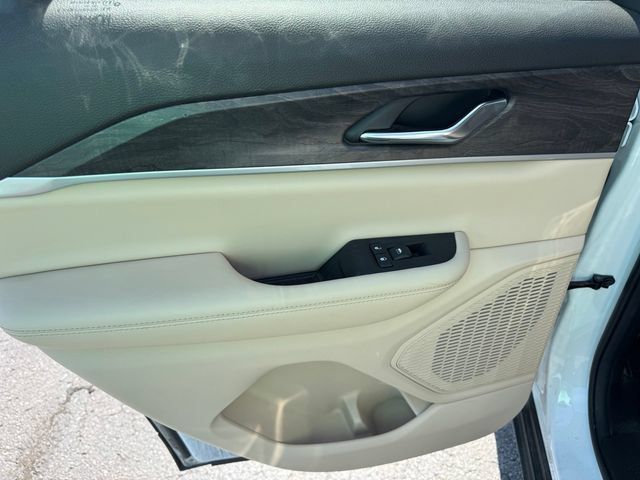 Certified 2024 Jeep Grand Cherokee Limited w/ Black Appearance Package AWD/4WD image 19