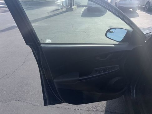 Used 2018 Hyundai Kona SE FWD image 11