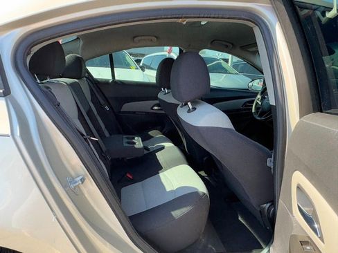 Used 2014 Chevrolet Cruze LS FWD image 10