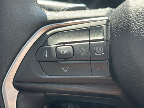 Used 2023 Jeep Grand Cherokee Altitude AWD/4WD image 17