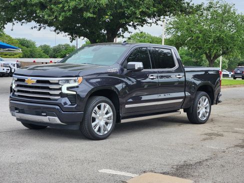 Used 2024 Chevrolet Silverado 1500 High Country w/ High Country Premium Package AWD/4WD image 2