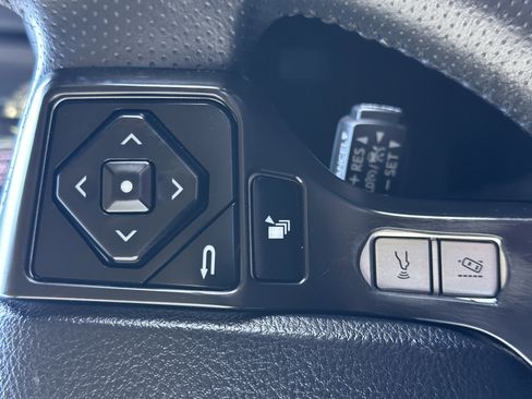 Used 2022 Toyota 4Runner Limited AWD/4WD image 43