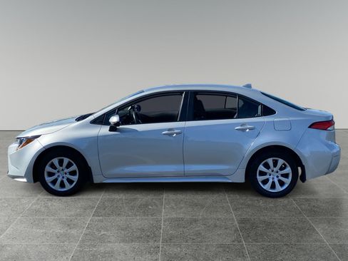 Used 2025 Toyota Corolla LE image 2