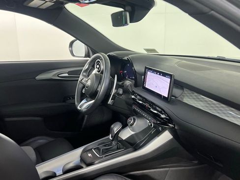 Used 2024 Alfa Romeo Tonale Veloce w/ Premium Interior Package image 32