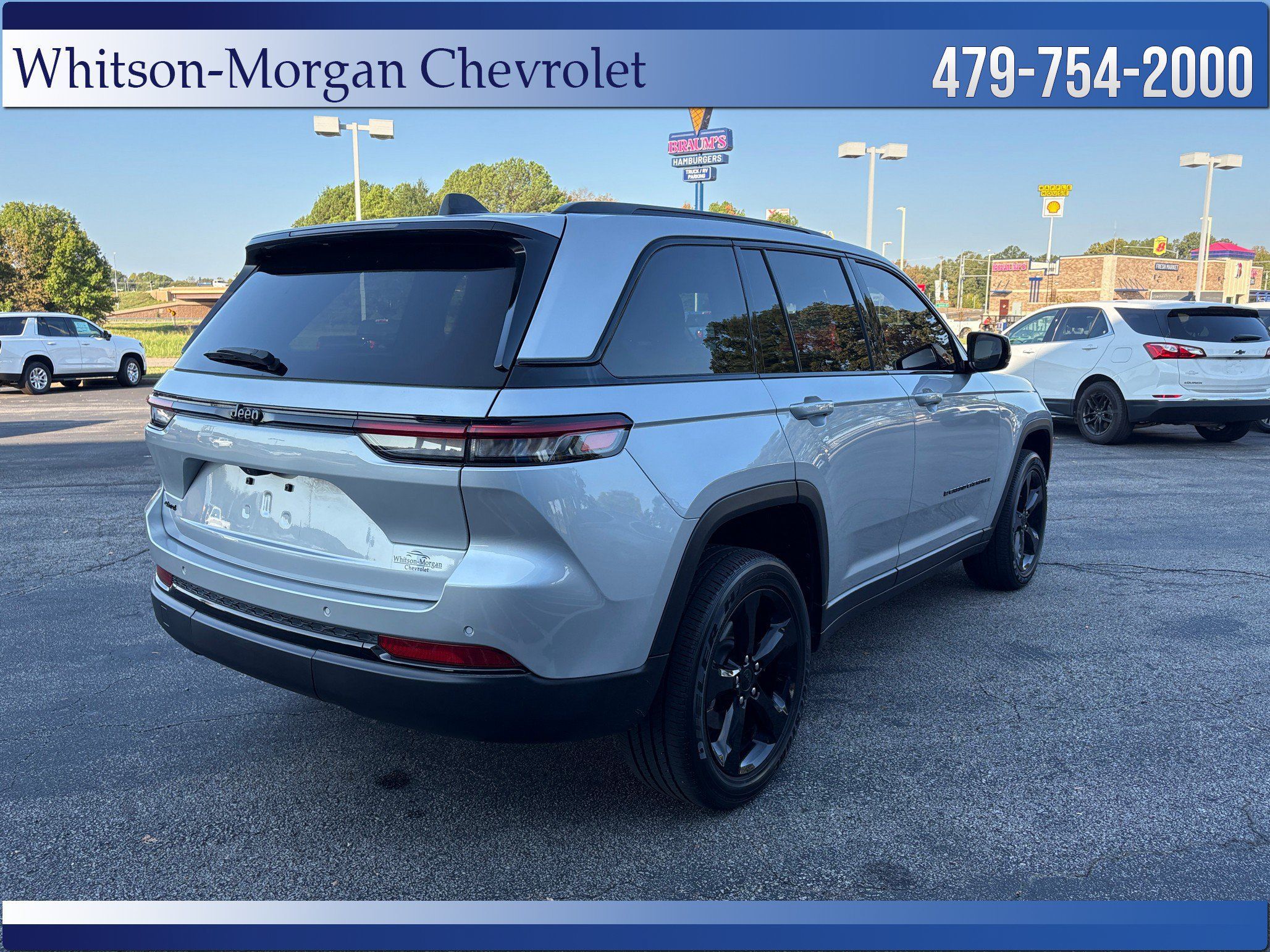 Used 2023 Jeep Grand Cherokee Altitude AWD/4WD image 5