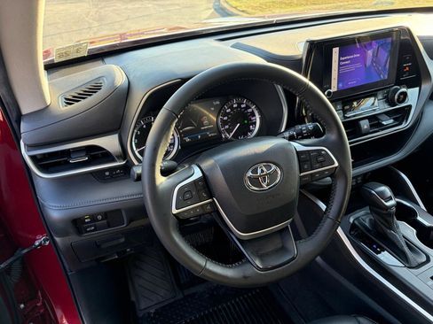 Used 2023 Toyota Highlander XLE image 17