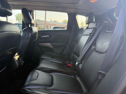 Used 2017 Jeep Cherokee Limited image 9