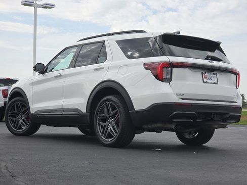 Used 2025 Ford Explorer ST-Line w/ ST-Line Street Pack AWD/4WD image 13
